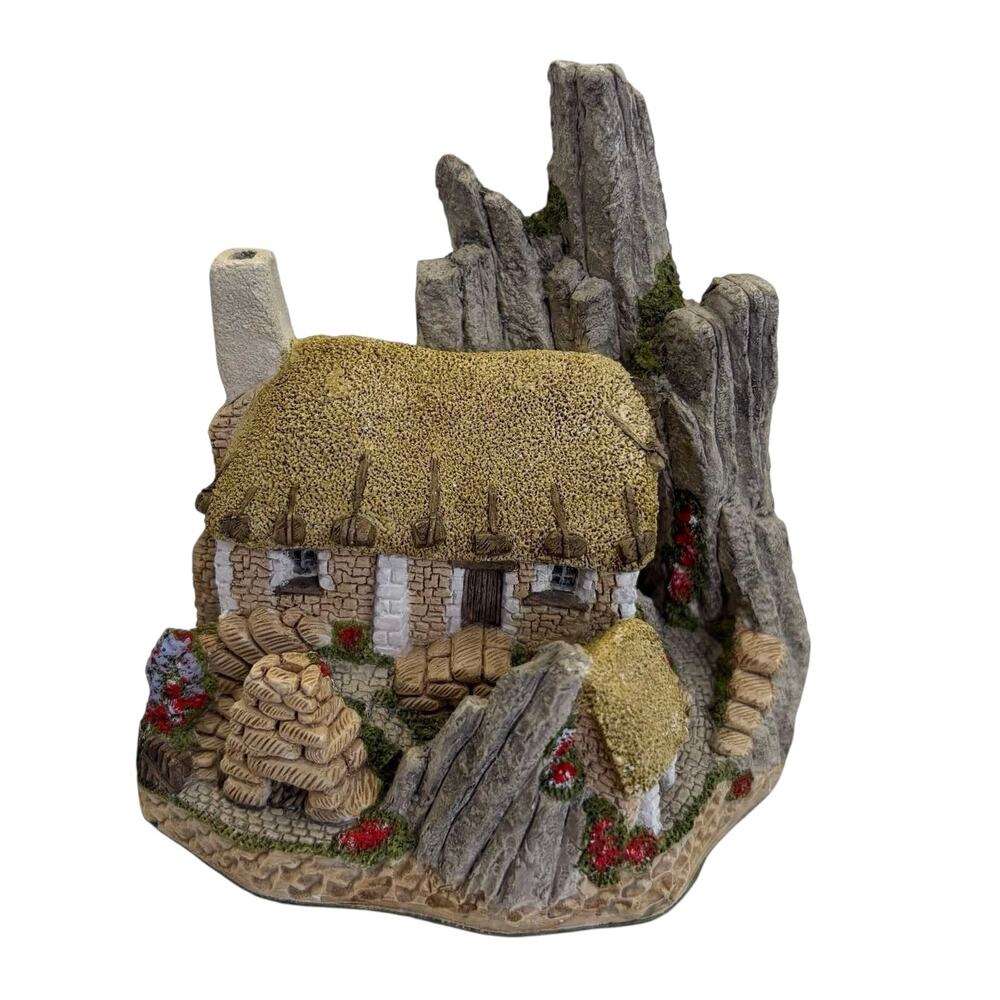 David Winter Scottish Collection Crofter’s Cottage 1988 Hand Painted England